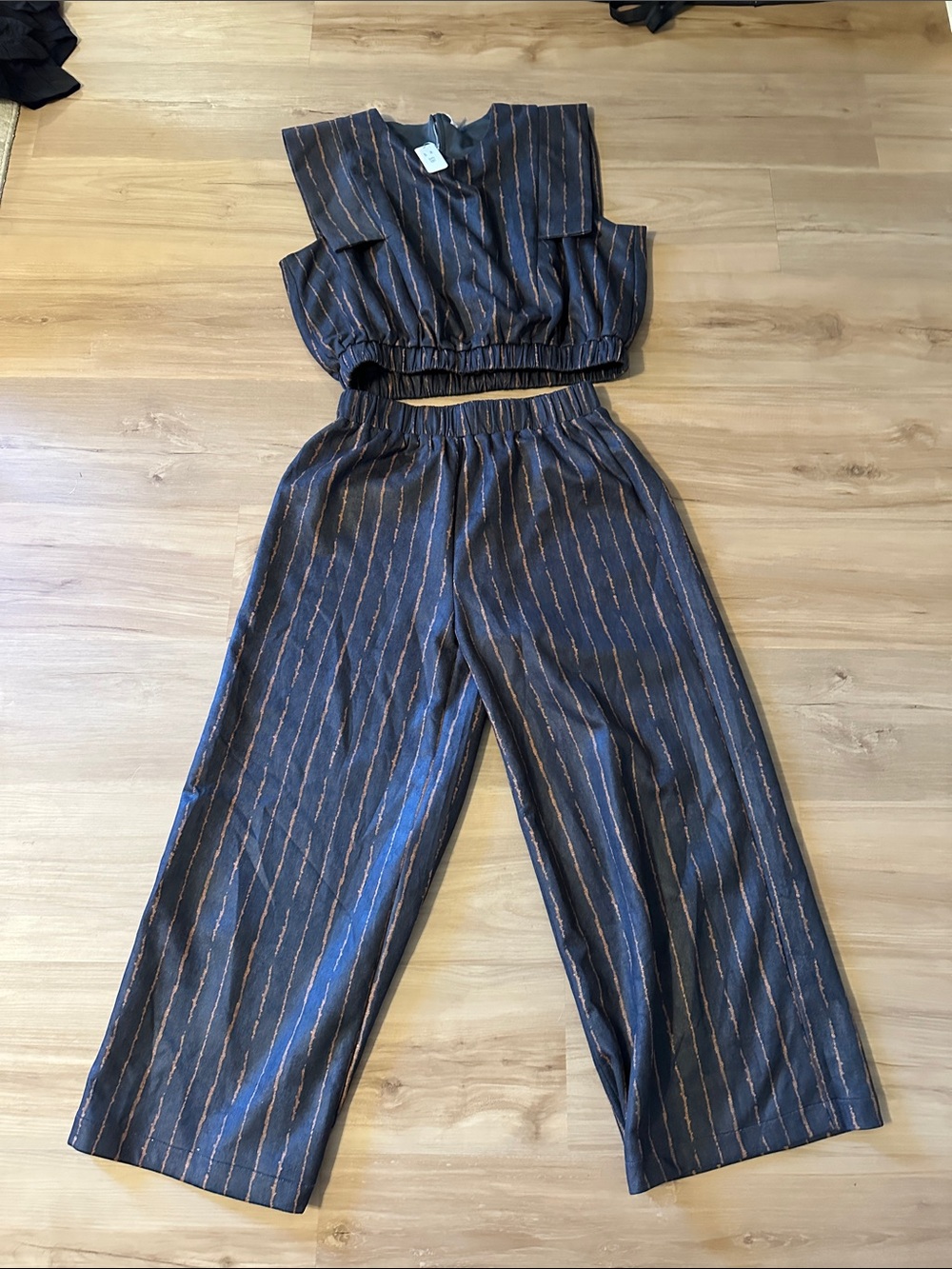 glam Navy Two-Piece Wide-Leg Set with Metallic Pinstripes